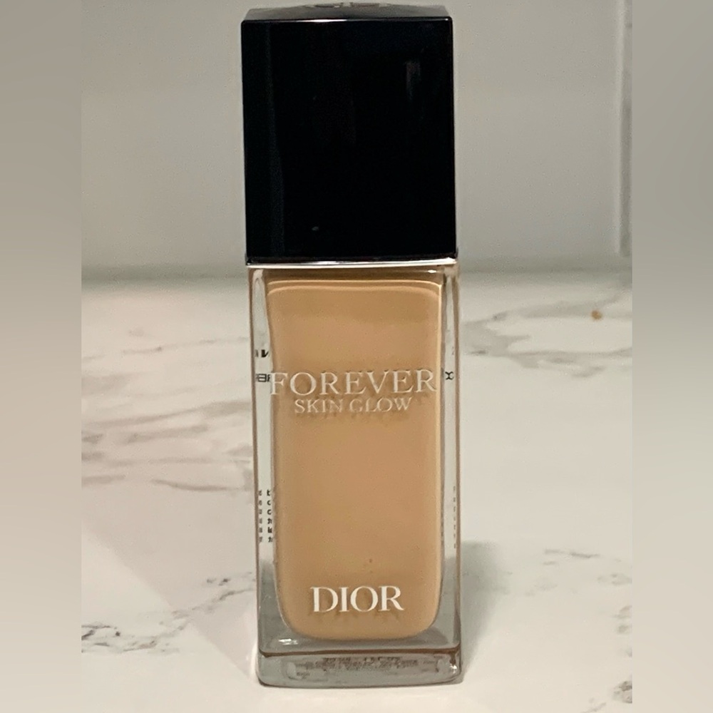 Sampled Dior Forever Skin Glow 2W Foundation SPF 15